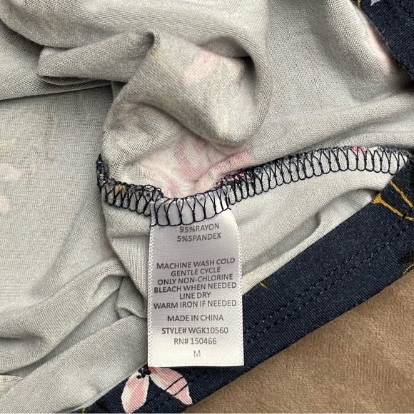 Market & Spruce Kaya keyhole tank top size Medium - Picture 5 of 7